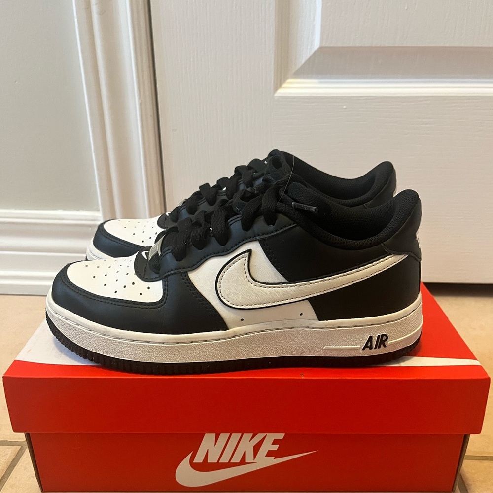 NIKE AIR FORCE 1